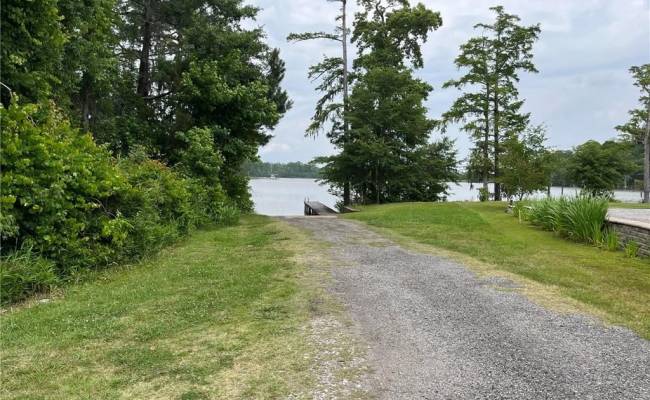 101 Pointe Vista Drive, Pasquotank County, NC 27909