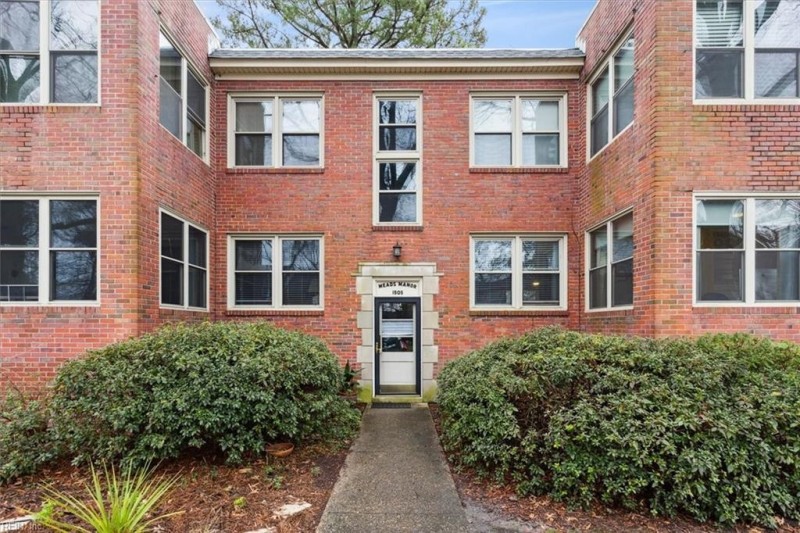 Photo 1 of 34 residential for sale in Norfolk virginia