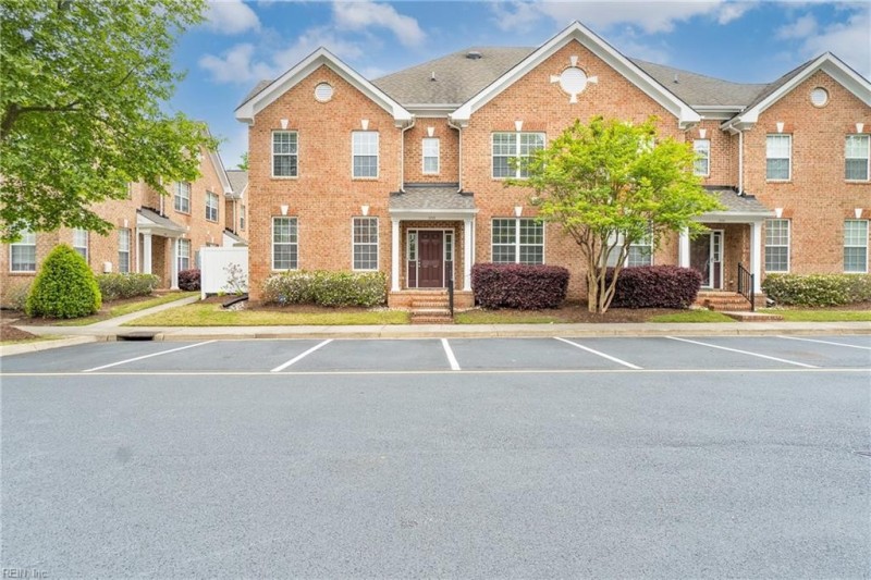 Photo 1 of 36 residential for sale in Chesapeake virginia