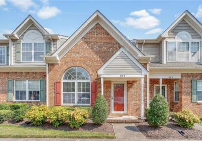 804 Lake Circle, Chesapeake, VA 23322