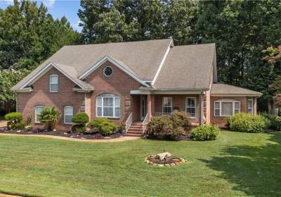 1725 Swan Lake Crescent, Chesapeake, VA 23321