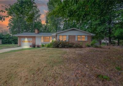 17 Satinwood Lane, Newport News, VA 23602