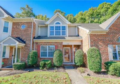 738 Lake Circle, Chesapeake, VA 23322