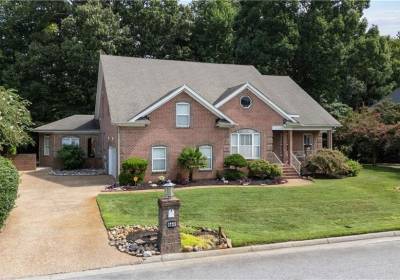 1725 Swan Lake Crescent, Chesapeake, VA 23321