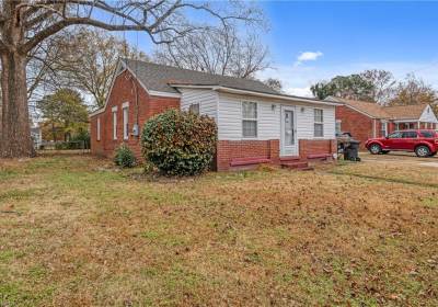 14 Colin Drive, Portsmouth, VA 23701