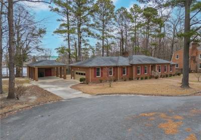 1104 LAKE POINT Lane, Suffolk, VA 23434