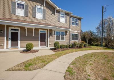 745 Lacy Oak Drive, Chesapeake, VA 23320