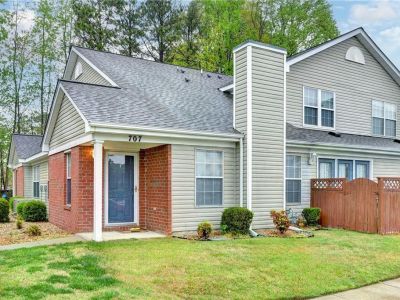 property image for 707 Oak Mill Lane NEWPORT NEWS VA 23602