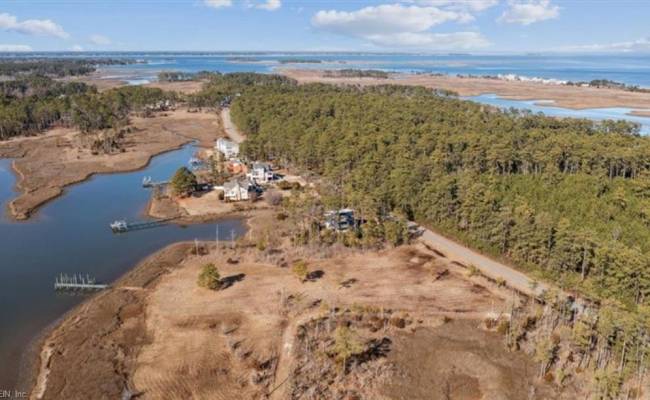 408 York Point Road, York County, VA 23696