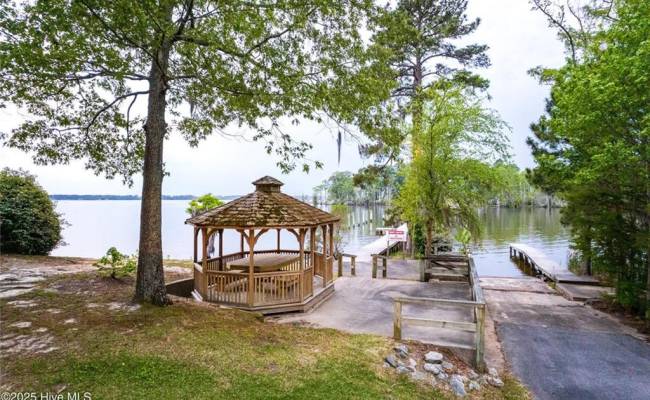 18 Suttons Landing Road, Perquimans County, NC 27944