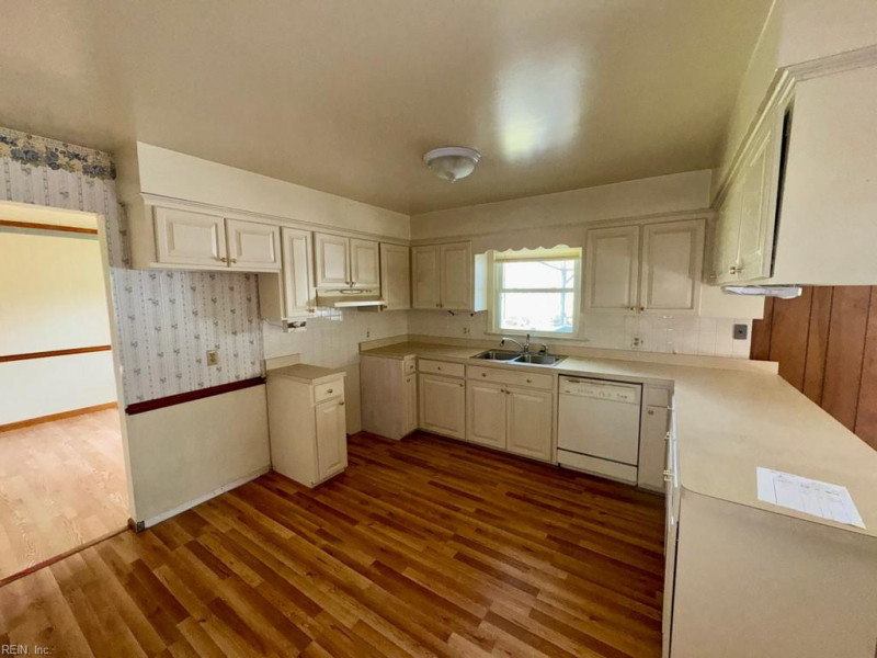 Photo 17 of 19 residential for sale in Chesapeake virginia Photo 17 of 19 residential for sale in Chesapeake virginia