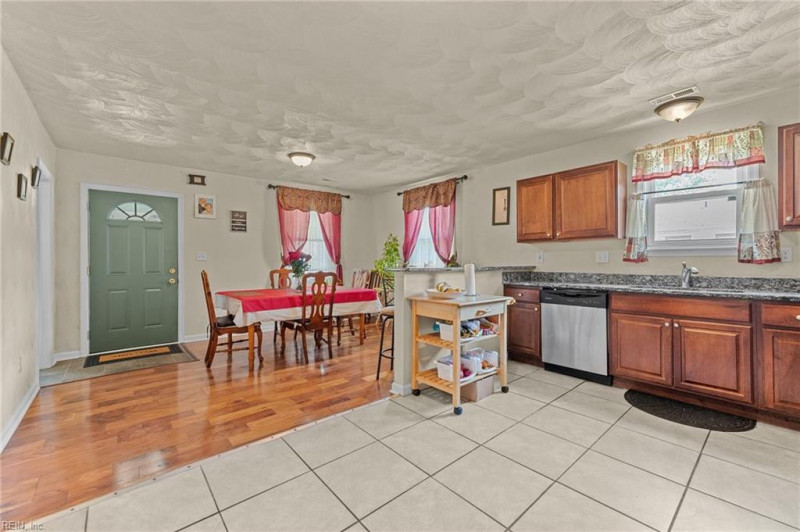 Photo 13 of 32 residential for sale in Newport News virginia Photo 13 of 32 residential for sale in Newport News virginia