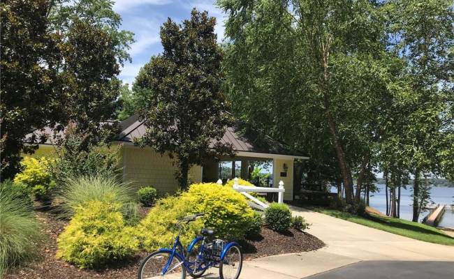 27 East West Parkway, Gloucester County, VA 23061