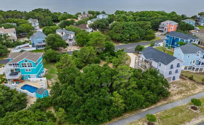 901 Seashore Crescent, Currituck County, NC 27927