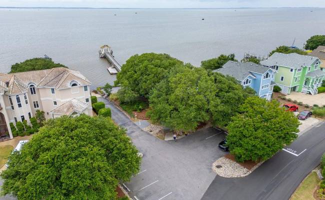 901 Seashore Crescent, Currituck County, NC 27927