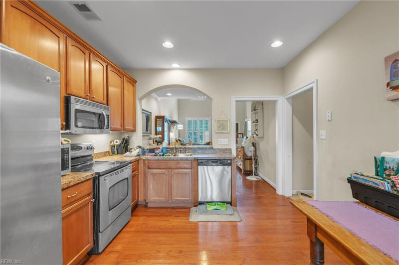 Photo 11 of 17 residential for sale in Virginia Beach virginia