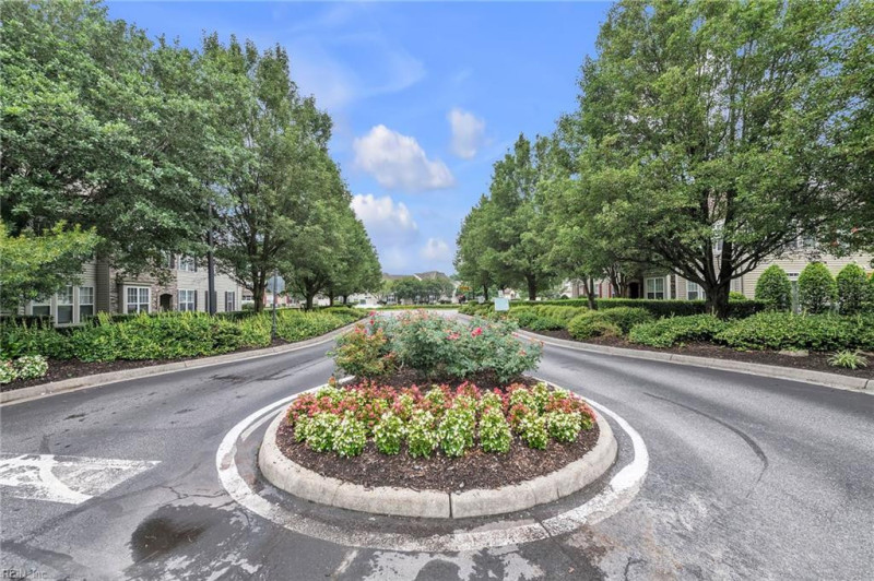 Photo 3 of 17 residential for sale in Virginia Beach virginia