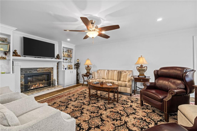Photo 18 of 47 residential for sale in Virginia Beach virginia