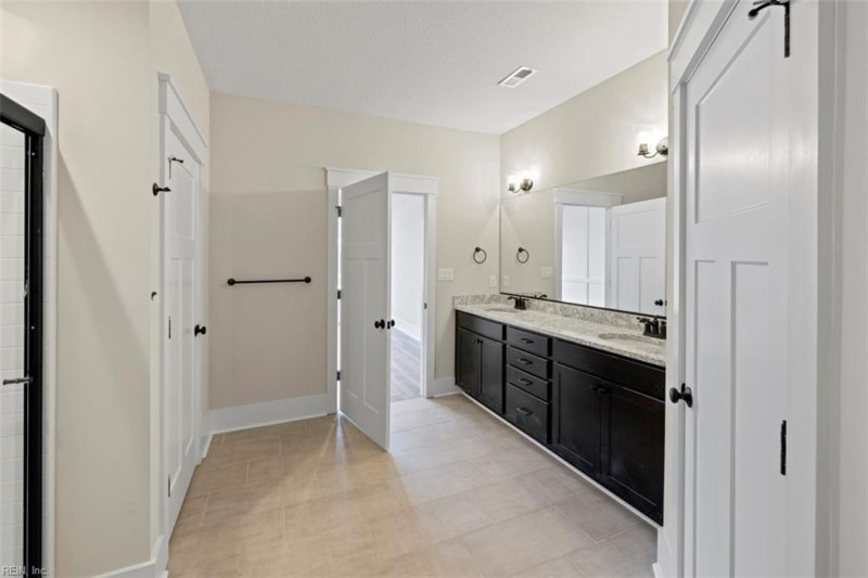Photo 6 of 31 residential for sale in Suffolk virginia