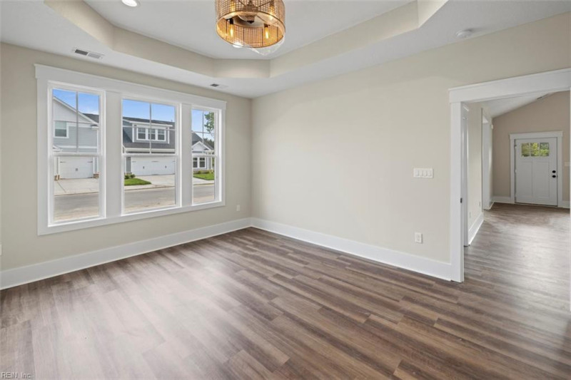 Photo 7 of 31 residential for sale in Suffolk virginia