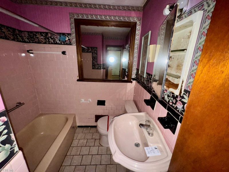 Photo 14 of 24 residential for sale in Chesapeake virginia