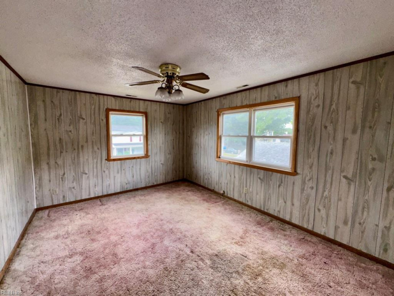 Photo 16 of 24 residential for sale in Chesapeake virginia