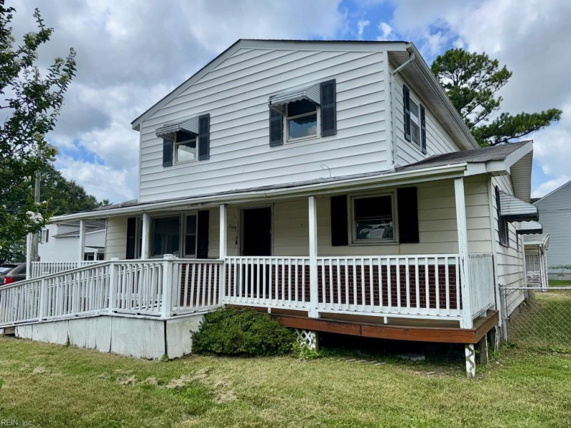 Photo 2 of 24 residential for sale in Chesapeake virginia