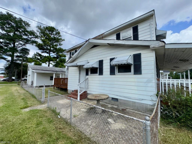 Photo 3 of 24 residential for sale in Chesapeake virginia
