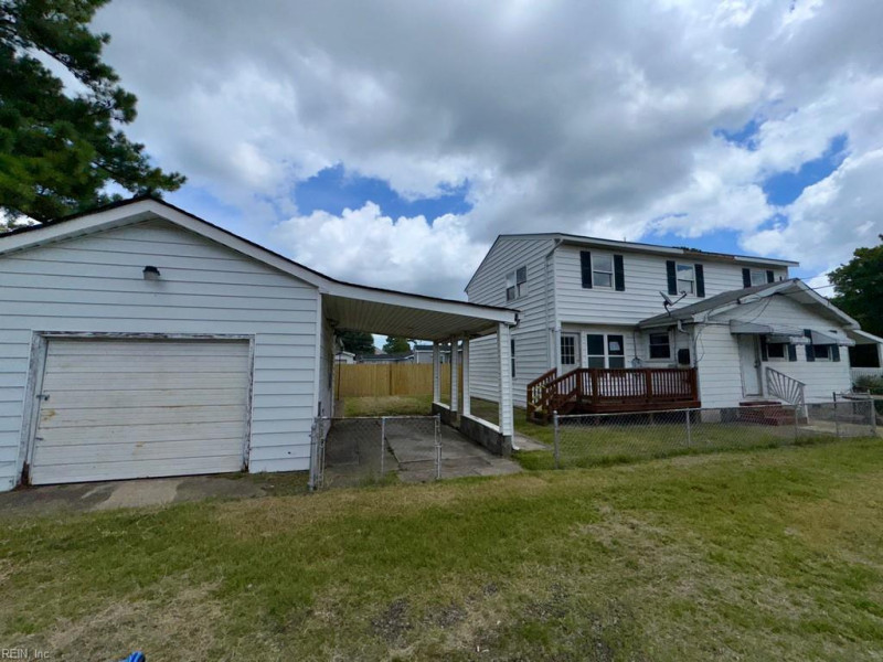Photo 4 of 24 residential for sale in Chesapeake virginia