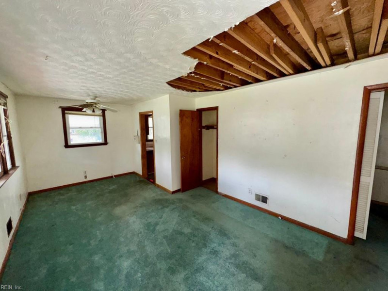 Photo 5 of 24 residential for sale in Chesapeake virginia