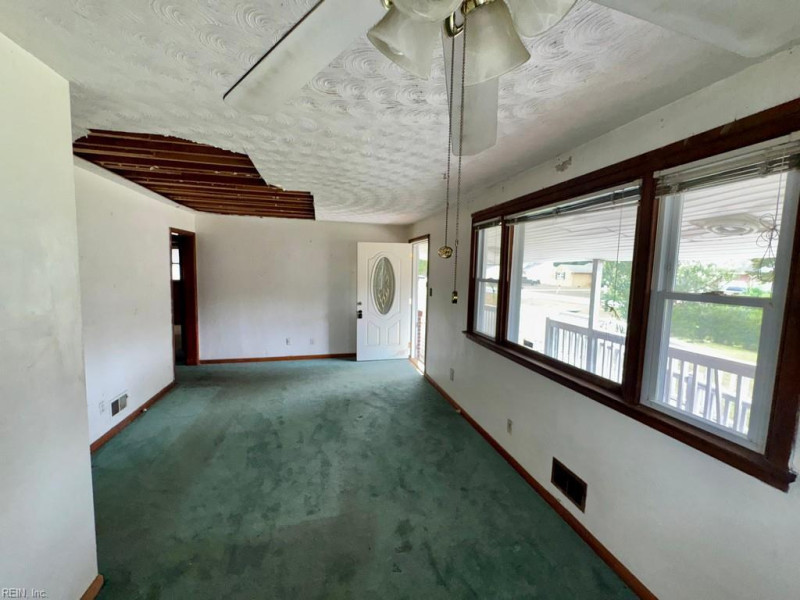 Photo 6 of 24 residential for sale in Chesapeake virginia
