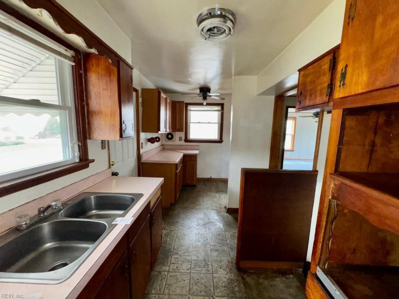 Photo 7 of 24 residential for sale in Chesapeake virginia