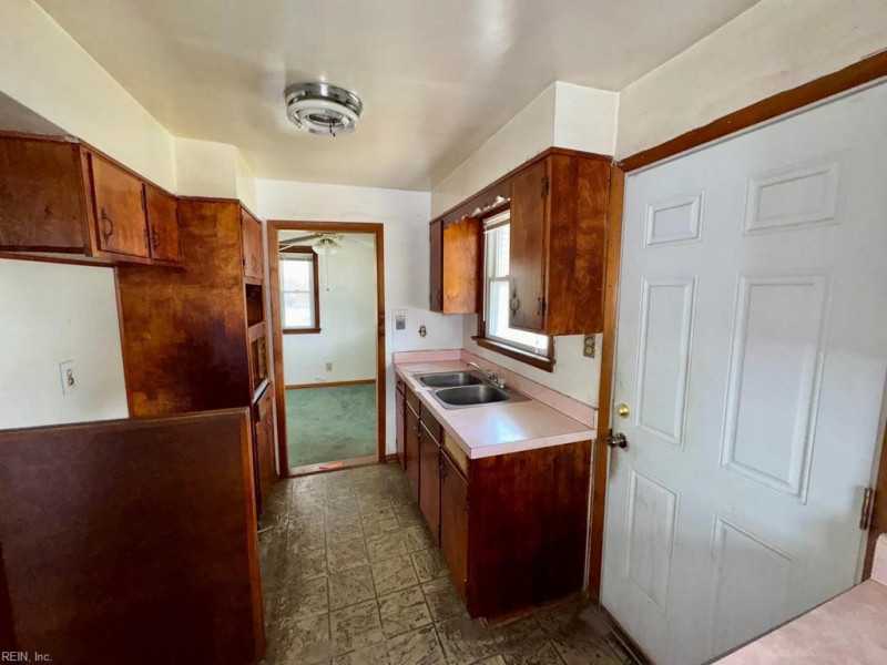 Photo 8 of 24 residential for sale in Chesapeake virginia