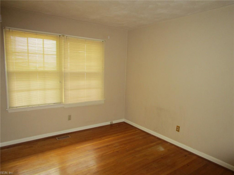 Photo 12 of 25 residential for sale in Hampton virginia