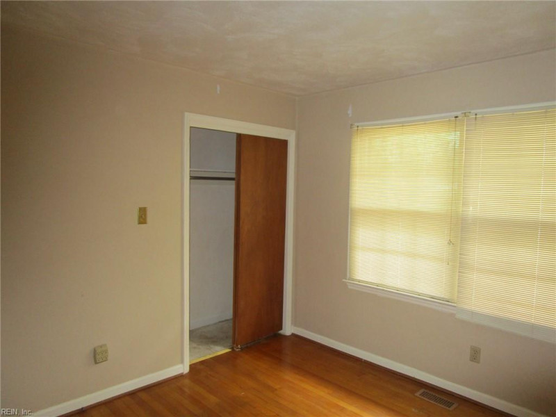Photo 13 of 25 residential for sale in Hampton virginia