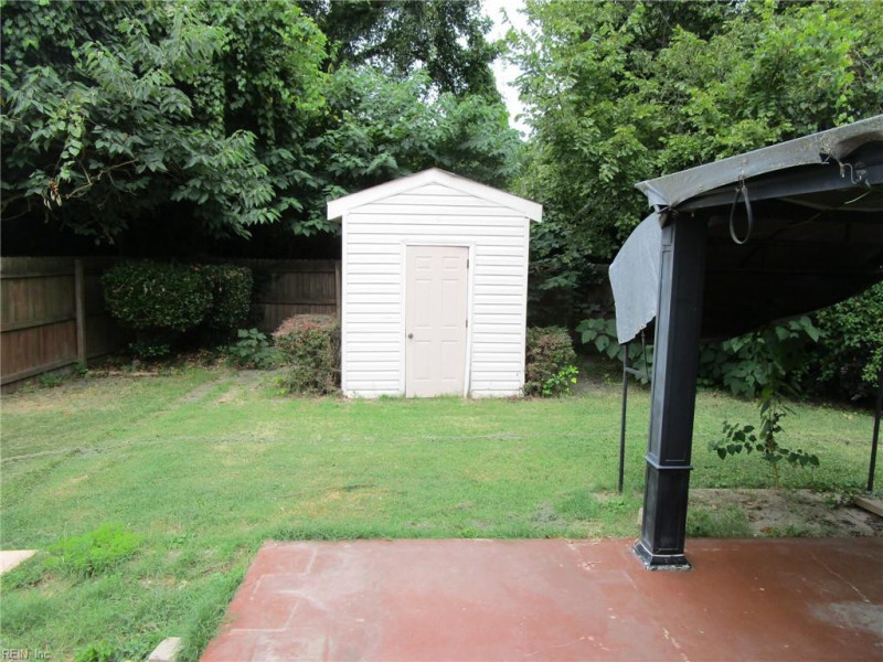 Photo 3 of 25 residential for sale in Hampton virginia