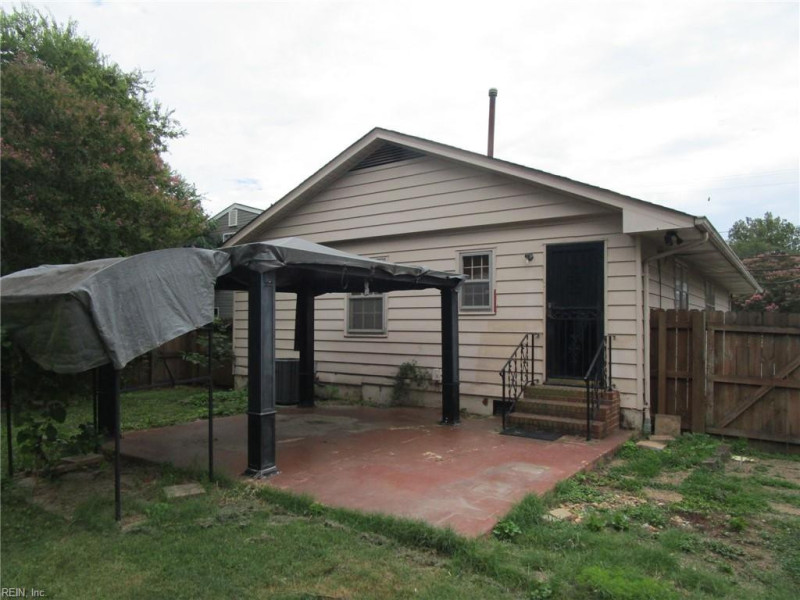 Photo 6 of 25 residential for sale in Hampton virginia