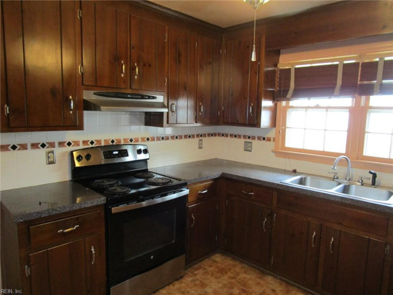 Photo 7 of 25 residential for sale in Hampton virginia