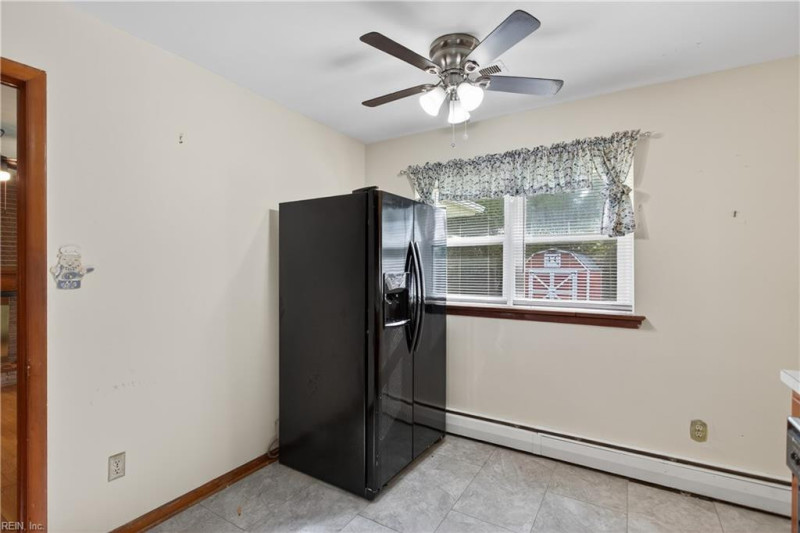 Photo 10 of 32 residential for sale in Hampton virginia