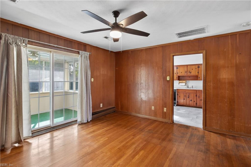 Photo 11 of 32 residential for sale in Hampton virginia