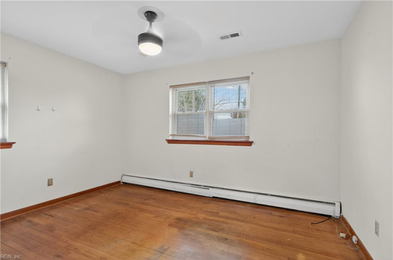 Photo 14 of 32 residential for sale in Hampton virginia