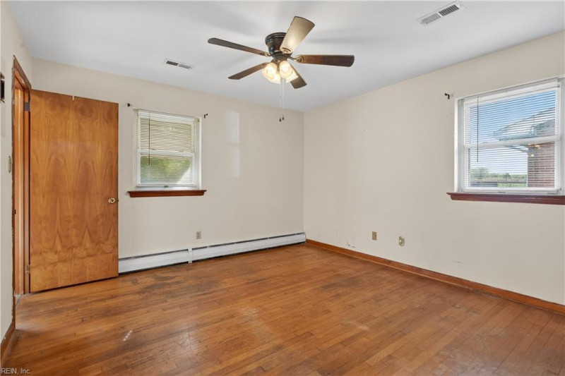 Photo 18 of 32 residential for sale in Hampton virginia