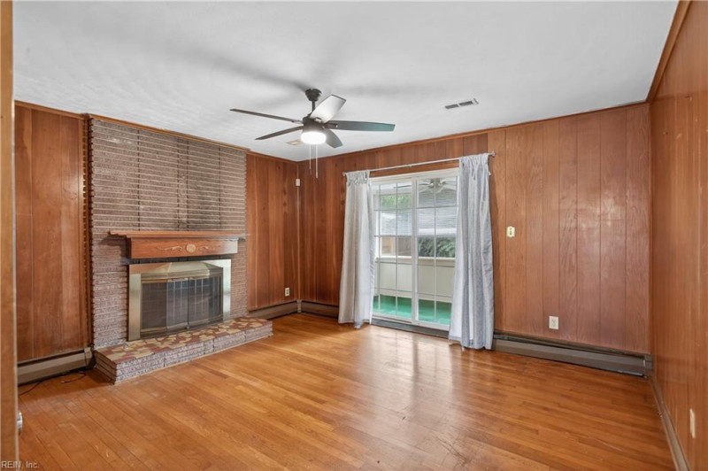 Photo 3 of 32 residential for sale in Hampton virginia