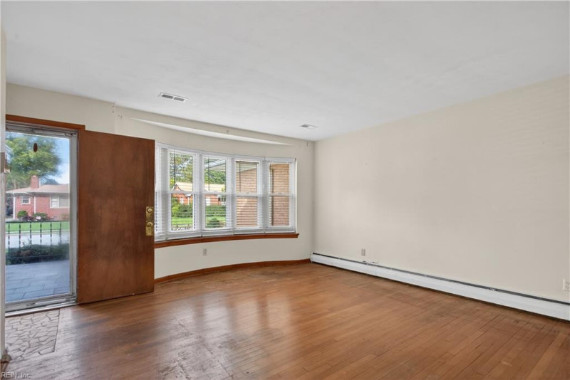 Photo 5 of 32 residential for sale in Hampton virginia