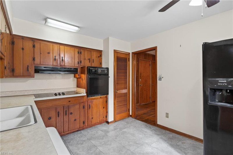 Photo 9 of 32 residential for sale in Hampton virginia