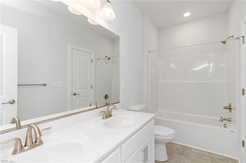 Photo 20 of 46 residential for sale in Chesapeake virginia