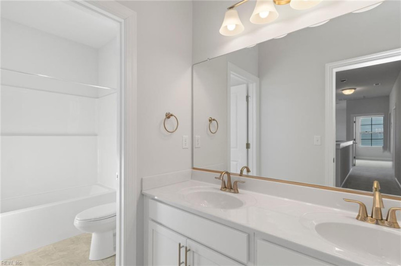 Photo 25 of 46 residential for sale in Chesapeake virginia