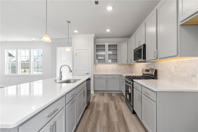Photo 4 of 46 residential for sale in Chesapeake virginia