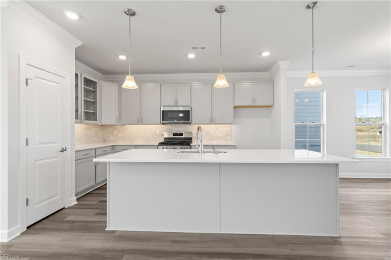 Photo 5 of 46 residential for sale in Chesapeake virginia