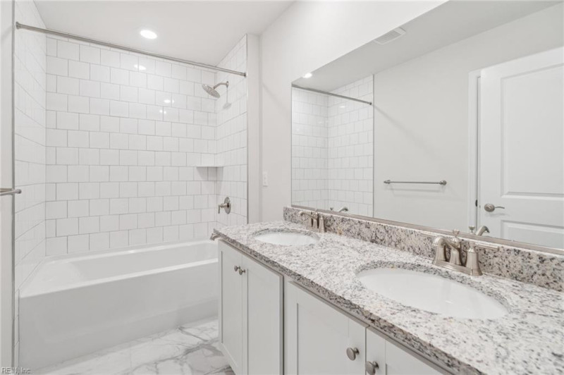 Photo 17 of 33 residential for sale in Gloucester County virginia